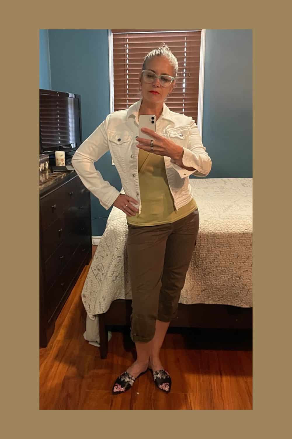 white jean jacket outfit with cargo pants and flat shoes